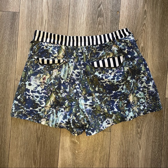 Lululemon shorts - Picture 2 of 4